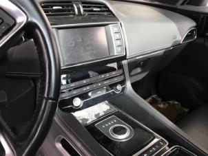 Usagé Affichage navigation Jaguar F-Pace 2.0 D 180 16V AWD Prix sur demande proposé par Autohandel-Smet Gebroeders NV