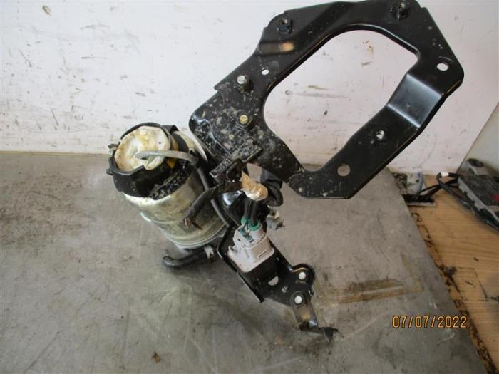 Gebrauchte Kraftstofffilter Toyota Auris (E18) 1.4 D-4D-F 16V Preis auf Anfrage angeboten von Autohandel-Smet Gebroeders NV
