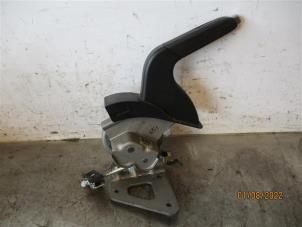 Used Parking brake lever Hyundai i30 Wagon (GDHF5) 1.6 GDI Blue 16V Price on request offered by Autohandel-Smet Gebroeders NV