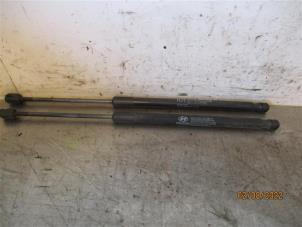 Used Set of tailgate gas struts Hyundai iX35 (LM) 1.6 GDI 16V Price on request offered by Autohandel-Smet Gebroeders NV