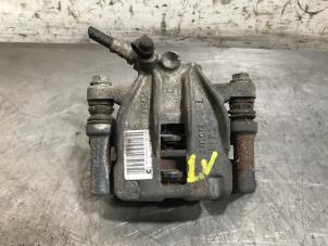 Used Front brake calliper, left Smart Fortwo Coupé (451.3) 0.8 CDI Price on request offered by Autohandel-Smet Gebroeders NV