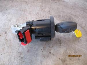 Used Ignition lock + key Opel Movano 2.3 CDTi 16V FWD Price on request offered by Autohandel-Smet Gebroeders NV