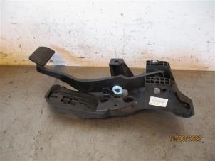 Used Brake pedal Ford S-Max (WPC) 2.0 TDCi 180 16V Price on request offered by Autohandel-Smet Gebroeders NV