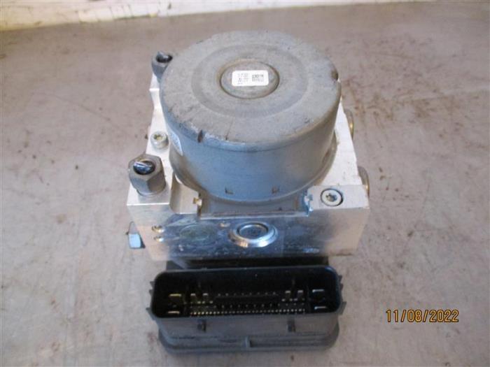 Begagnade ABS-pump Ford S-Max (WPC) 2.0 TDCi 180 16V Pris på förfrågan erbjuds av Autohandel-Smet Gebroeders NV
