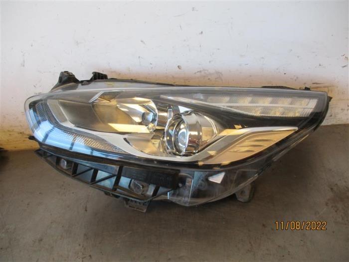 Używane Reflektor lewy Ford S-Max (WPC) 2.0 TDCi 180 16V Cena na żądanie oferowane przez Autohandel-Smet Gebroeders NV