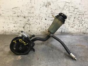 Used Power steering pump Ford Focus 2 Wagon 1.6 16V Price on request offered by Autohandel-Smet Gebroeders NV