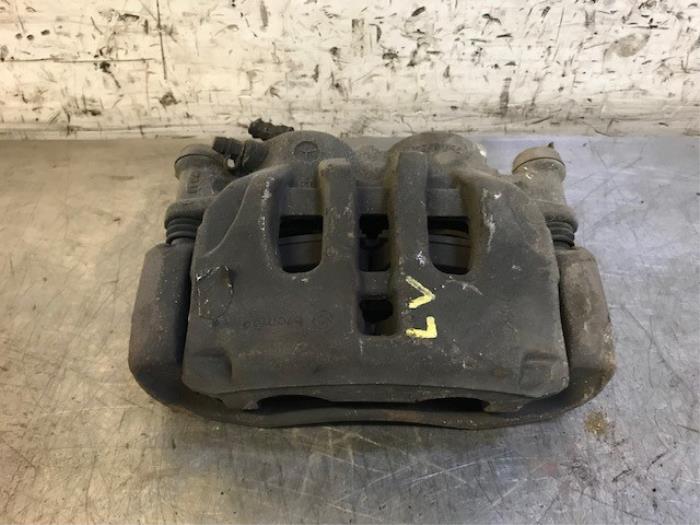 Front brake calliper, left from a Mercedes-Benz Vito (447.6) 2.2 119 CDI 16V BlueTEC 2018