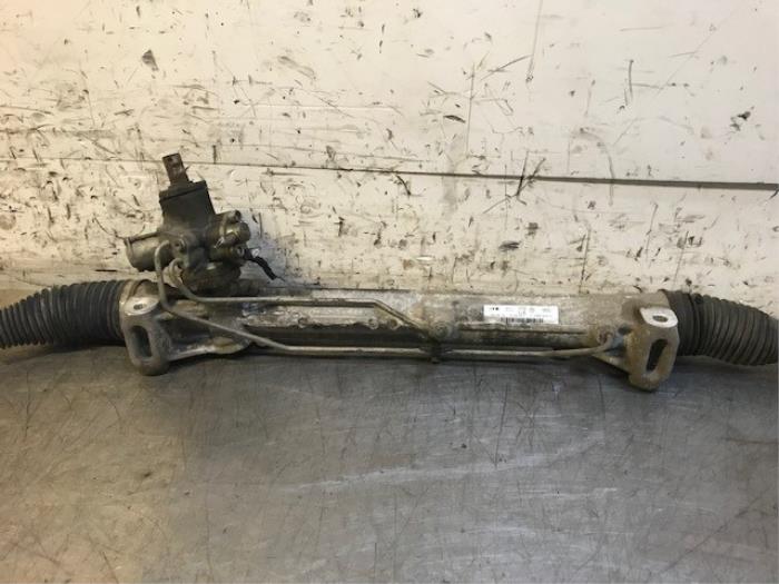 Steering box from a Audi A5 (8T3) 2.7 TDI V6 24V 2009