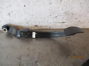 Used Brake pedal Renault Clio IV (5R) 1.5 Energy dCi 90 FAP Price on request offered by Autohandel-Smet Gebroeders NV