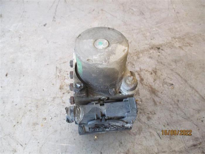 Usagé Pompe ABS Hyundai Getz 1.5 CRDi VGT 16V Prix sur demande proposé par Autohandel-Smet Gebroeders NV