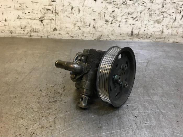 Usagé Pompe de direction Volkswagen Golf IV Variant (1J5) 1.9 TDI 115 Prix sur demande proposé par Autohandel-Smet Gebroeders NV