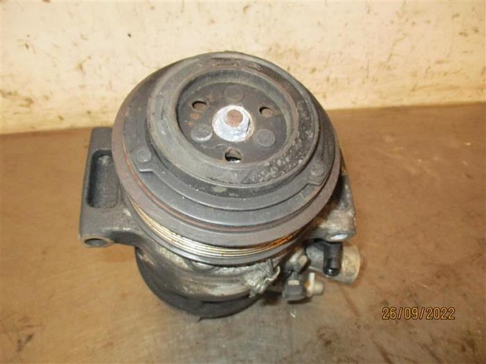 Air conditioning pump from a Mercedes-Benz Vito (447.6) 2.2 114 CDI 16V 2018