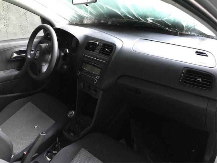 Airbag set + dashboard de un Volkswagen Polo V (6R) 1.2 12V BlueMotion Technology 2009
