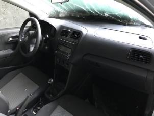 Gebrauchte Airbag set + dashboard Volkswagen Polo V (6R) 1.2 12V BlueMotion Technology Preis auf Anfrage angeboten von Autohandel-Smet Gebroeders NV