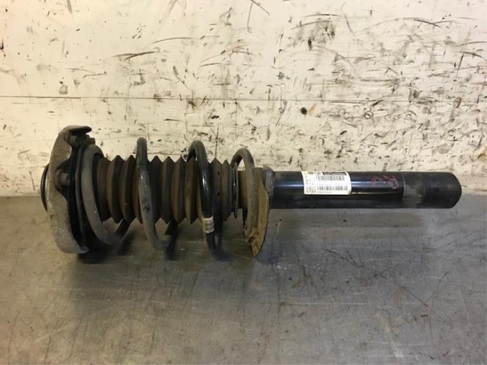 Front shock absorber, right from a BMW X1 (F48) xDrive 25e 1.5 12V TwinPower Turbo 2020