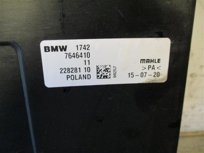 Motor de aleta de refrigeración de un BMW X1 (F48) xDrive 25e 1.5 12V TwinPower Turbo 2020