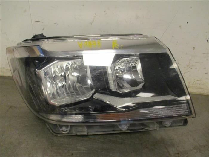 Headlight, right from a Volkswagen Crafter (SY) 2.0 TDI 2019