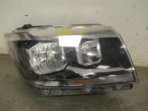 Used Headlight, right Volkswagen Crafter (SY) 2.0 TDI Price on request offered by Autohandel-Smet Gebroeders NV
