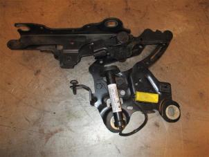 Used Front door hinge, right BMW X1 (F48) xDrive 25e 1.5 12V TwinPower Turbo Price on request offered by Autohandel-Smet Gebroeders NV