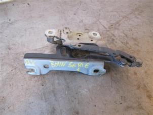 Used Front door hinge, right BMW 1 serie (F20) 116i 1.5 12V Price on request offered by Autohandel-Smet Gebroeders NV