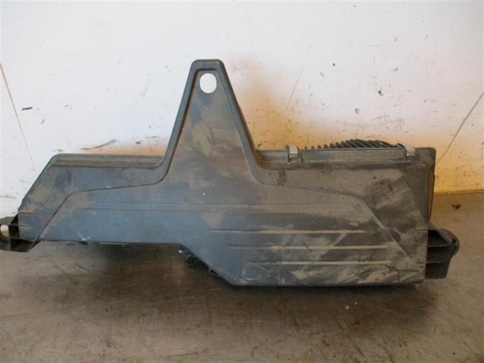 Air box from a BMW 1 serie (F20) 116i 1.5 12V 2019