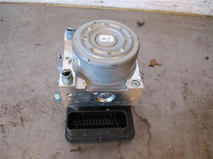 Begagnade ABS-pump BMW 1 serie (F20) 116i 1.5 12V Pris på förfrågan erbjuds av Autohandel-Smet Gebroeders NV