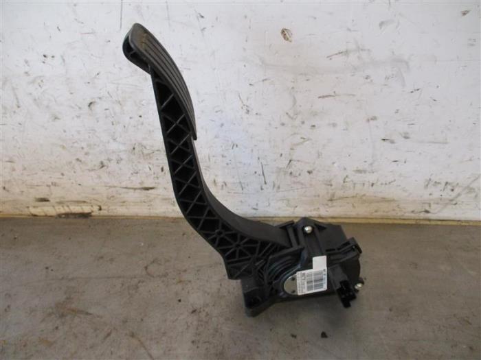 Begagnade Gaspedalsensor Peugeot 308 SW (L4/L9/LC/LJ/LR) 1.5 BlueHDi 130 Pris på förfrågan erbjuds av Autohandel-Smet Gebroeders NV