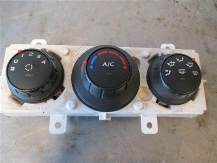 Panel de control de aire acondicionado de un Renault Master IV (JV) 2.3 dCi 16V 145 2019
