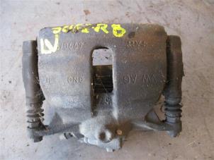 Used Front brake calliper, left Skoda Superb Combi (3V5) 1.6 TDI Price on request offered by Autohandel-Smet Gebroeders NV