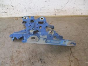 Used Front door hinge, right BMW X1 (F48) sDrive 20d 2.0 16V Price on request offered by Autohandel-Smet Gebroeders NV