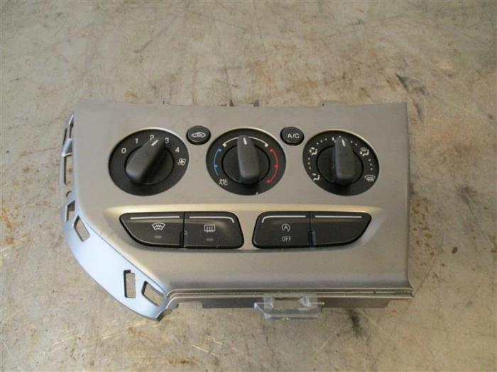 Air conditioning control panel from a Ford Focus 3 Wagon 1.6 TDCi 115 2013