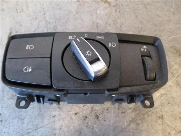 Interruptor de luz de un BMW 2 serie Active Tourer (F45) 218d 2.0 TwinPower Turbo 16V 2014