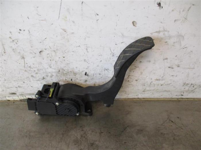 Begagnade Gaspedalsensor Volkswagen Polo IV (9N1/2/3) 1.2 12V Pris på förfrågan erbjuds av Autohandel-Smet Gebroeders NV