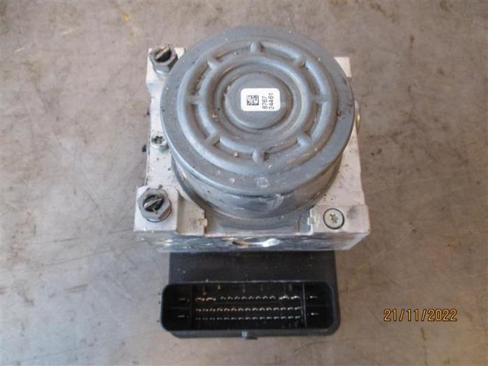 Gebrauchte ABS Pumpe Mercedes C Estate (S205) C-220 CDI BlueTEC, C-220 d 2.2 16V Preis auf Anfrage angeboten von Autohandel-Smet Gebroeders NV