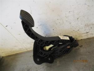Used Clutch pedal Citroen C4 Picasso (3D/3E) 2.0 Blue HDI 135 Hybrid Price on request offered by Autohandel-Smet Gebroeders NV