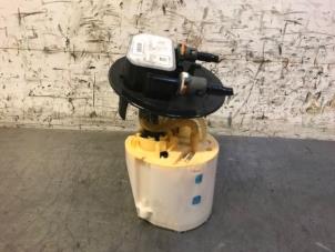Used Electric fuel pump Citroen C4 Picasso (3D/3E) 2.0 Blue HDI 135 Hybrid Price on request offered by Autohandel-Smet Gebroeders NV