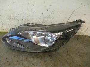 Used Headlight, left Ford Focus 3 Wagon 1.0 Ti-VCT EcoBoost 12V 100 Price on request offered by Autohandel-Smet Gebroeders NV
