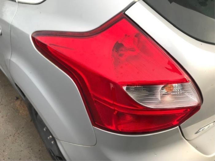 Taillight, left from a Ford Focus 3 Wagon 1.0 Ti-VCT EcoBoost 12V 100 2012
