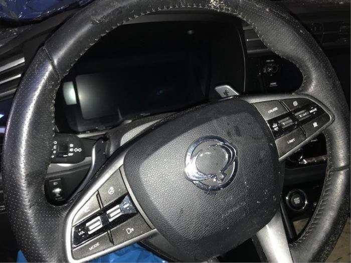Steering wheel from a SsangYong Korando 1.5 e-XGDi 16V 2WD 2020