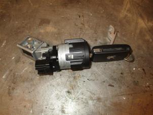 Used Ignition lock + key Peugeot 807 2.0 HDi 16V 120 Price on request offered by Autohandel-Smet Gebroeders NV