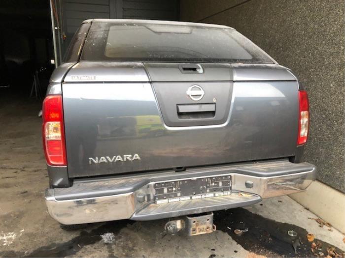 Loading container from a Nissan Navara (D40) 3.0 dCi V6 24V DPF 4x4 2014