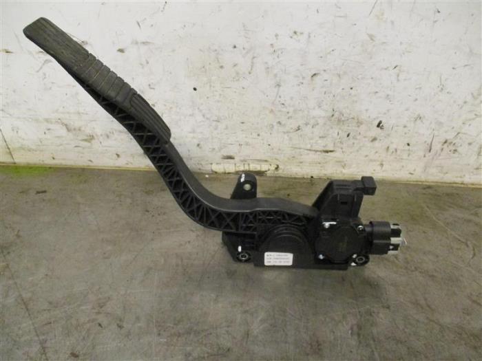 Begagnade Gaspedalsensor Opel Antara (LA6) 2.2 CDTI 16V 4x4 Pris på förfrågan erbjuds av Autohandel-Smet Gebroeders NV