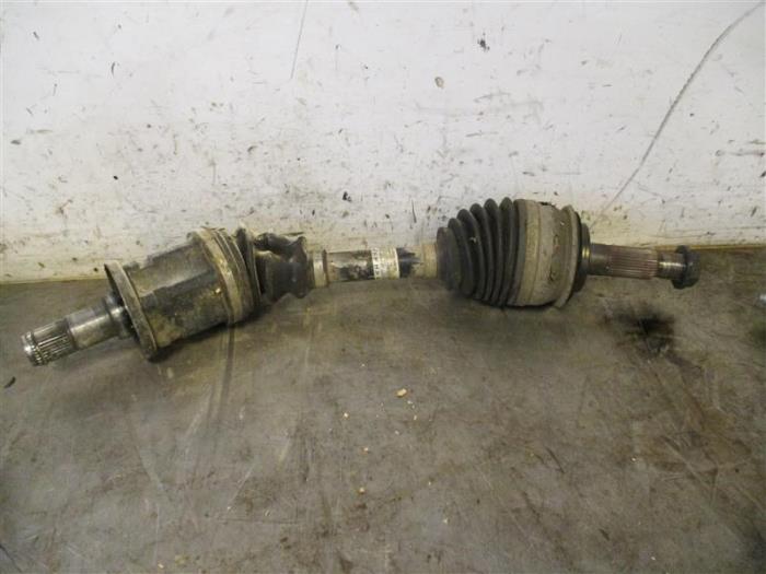 Front drive shaft, right from a Toyota Hi-lux IV 3.0 D4-D 16V 4x4 2014
