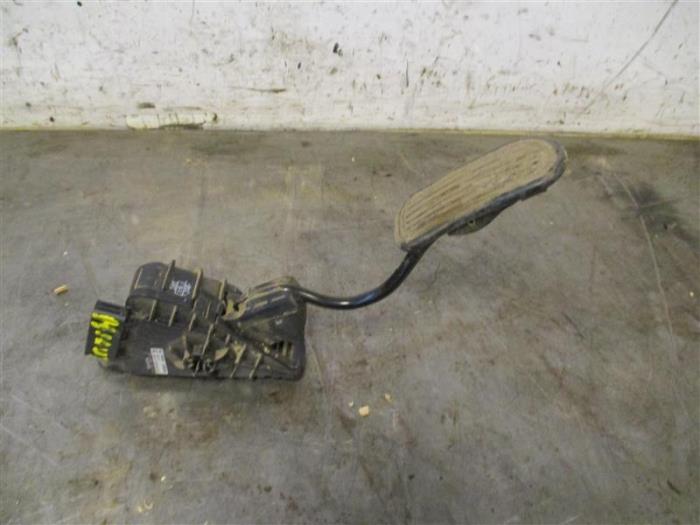Begagnade Gaspedalsensor Toyota Hilux IV 3.0 D4-D 16V 4x4 Pris på förfrågan erbjuds av Autohandel-Smet Gebroeders NV