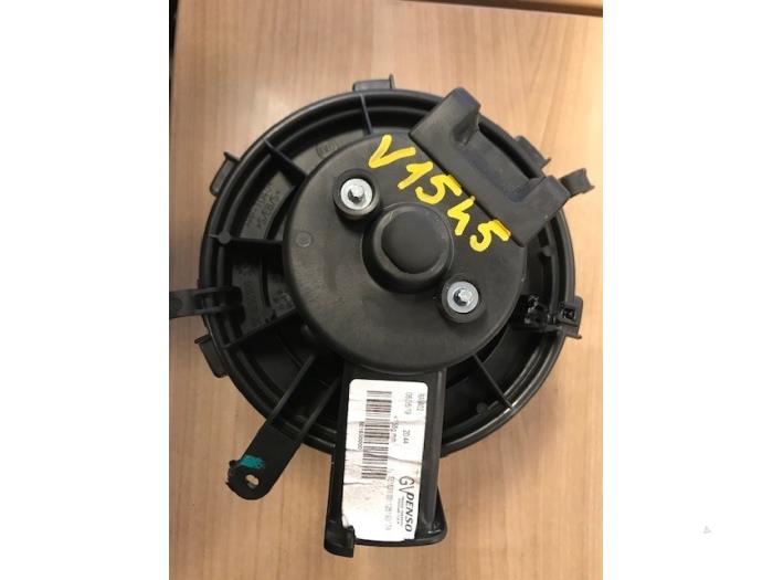 Heating and ventilation fan motor from a Peugeot Boxer (U9) 2.0 BlueHDi 130 2020