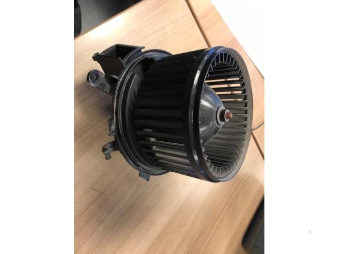 Motor de ventilador de calefactor de un Peugeot Boxer (U9) 2.0 BlueHDi 130 2020
