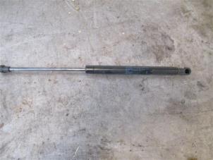 Used Rear gas strut, right Landrover Range Rover Sport (LS) 3.0 S TDV6 Price on request offered by Autohandel-Smet Gebroeders NV