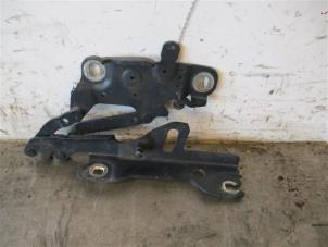 Used Front door hinge, right BMW 3 serie Touring (F31) 320d 2.0 16V Price on request offered by Autohandel-Smet Gebroeders NV
