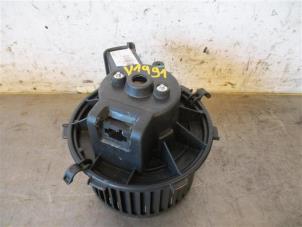 Used Heating and ventilation fan motor Peugeot Boxer (U9) 2.2 Blue HDi 120 Price on request offered by Autohandel-Smet Gebroeders NV