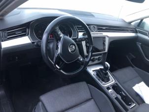 Używane Zestaw poduszek powietrznych + deska rozdzielcza Volkswagen Passat (3G2) 1.6 TDI 16V Cena na żądanie oferowane przez Autohandel-Smet Gebroeders NV